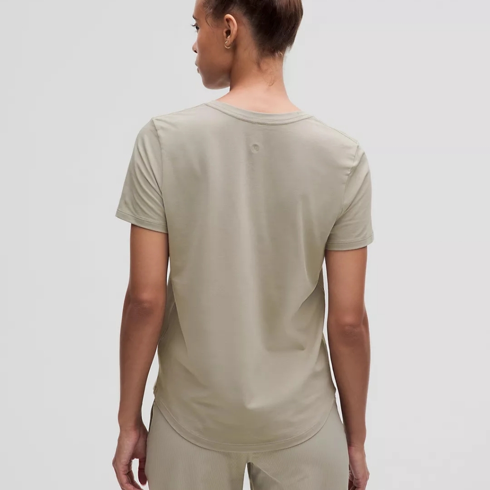 COPY - Lululemon love tee Brand new with tag size 4. Red - Picture 4 of 5